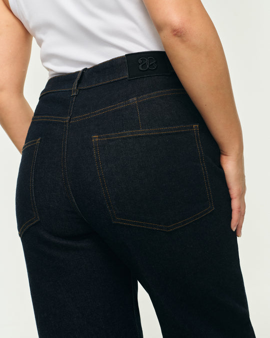 Comfortable jeans, denim combinations, a perfect fit for every body type. Finding comfortable jeans has never been easier.