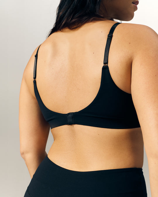 Discover our adjustable bra for comfort and support in all your movements. 